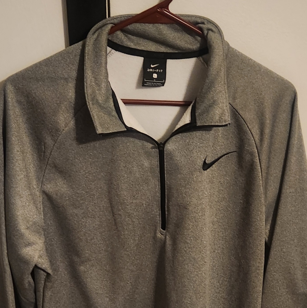 Nike Large Pullover